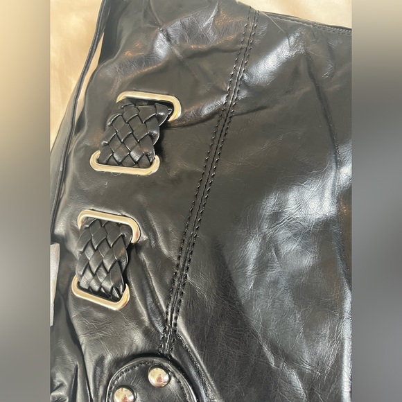 Candie's Stylish Black Shoulder Bag - Picture 7 of 12